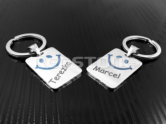 Kľúčenky z chirurgickej ocele so smajlíkmi a menami